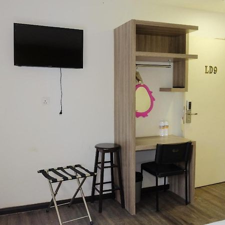 Natol Homestay - London Kuching Buitenkant foto