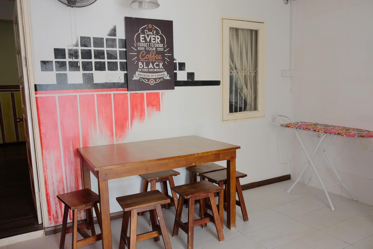 Natol Homestay - London Kuching Buitenkant foto