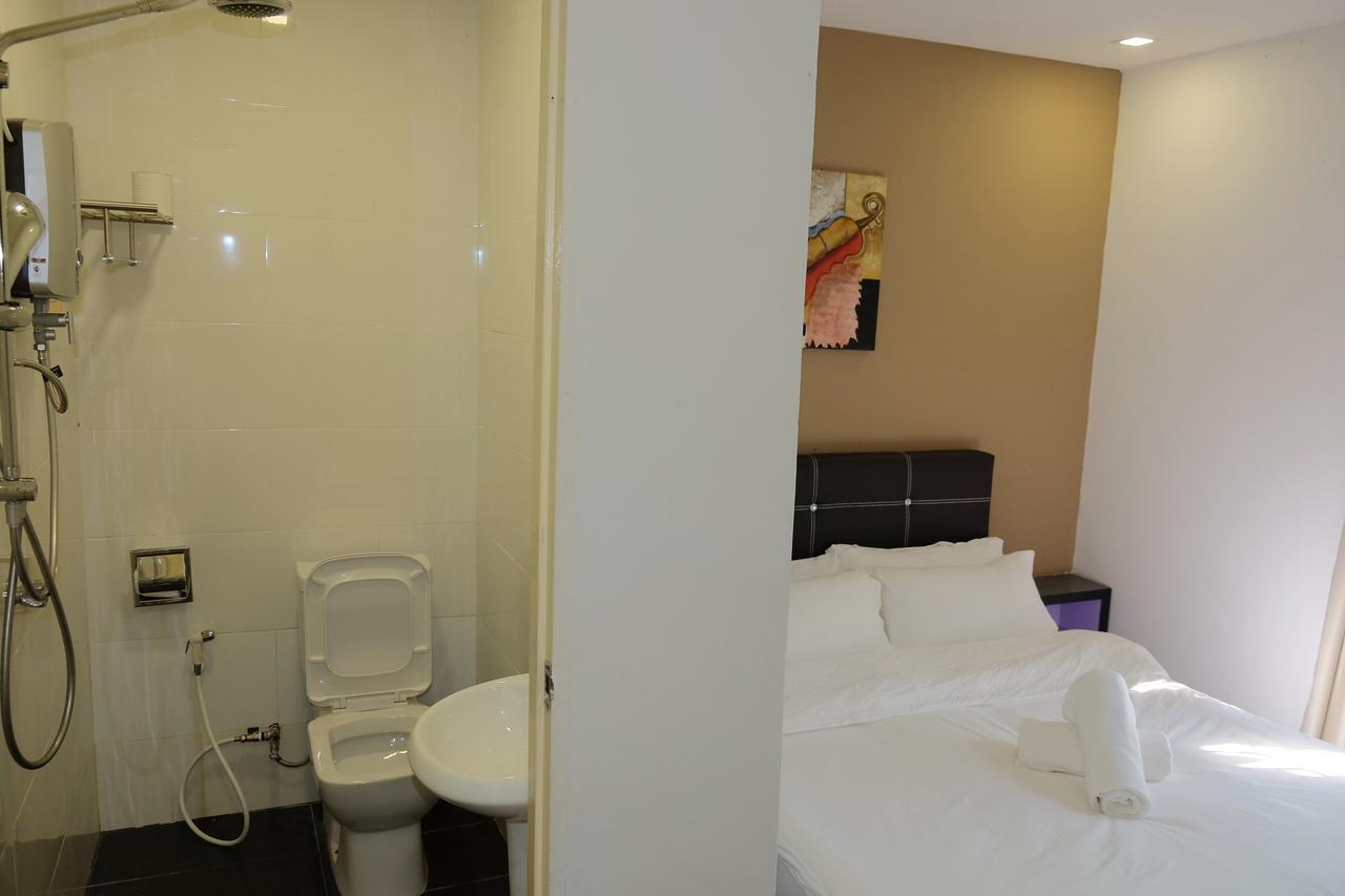 Natol Homestay - London Kuching Buitenkant foto