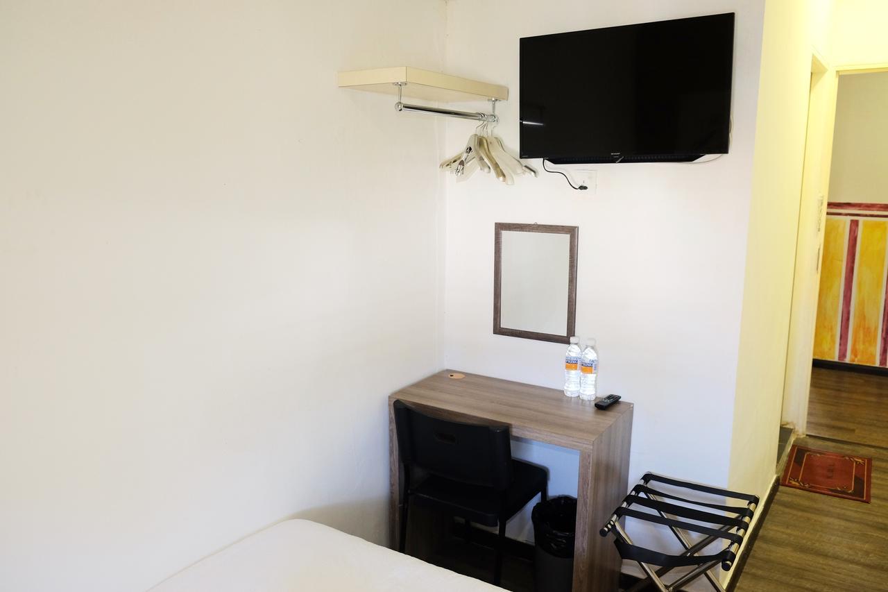 Natol Homestay - London Kuching Buitenkant foto
