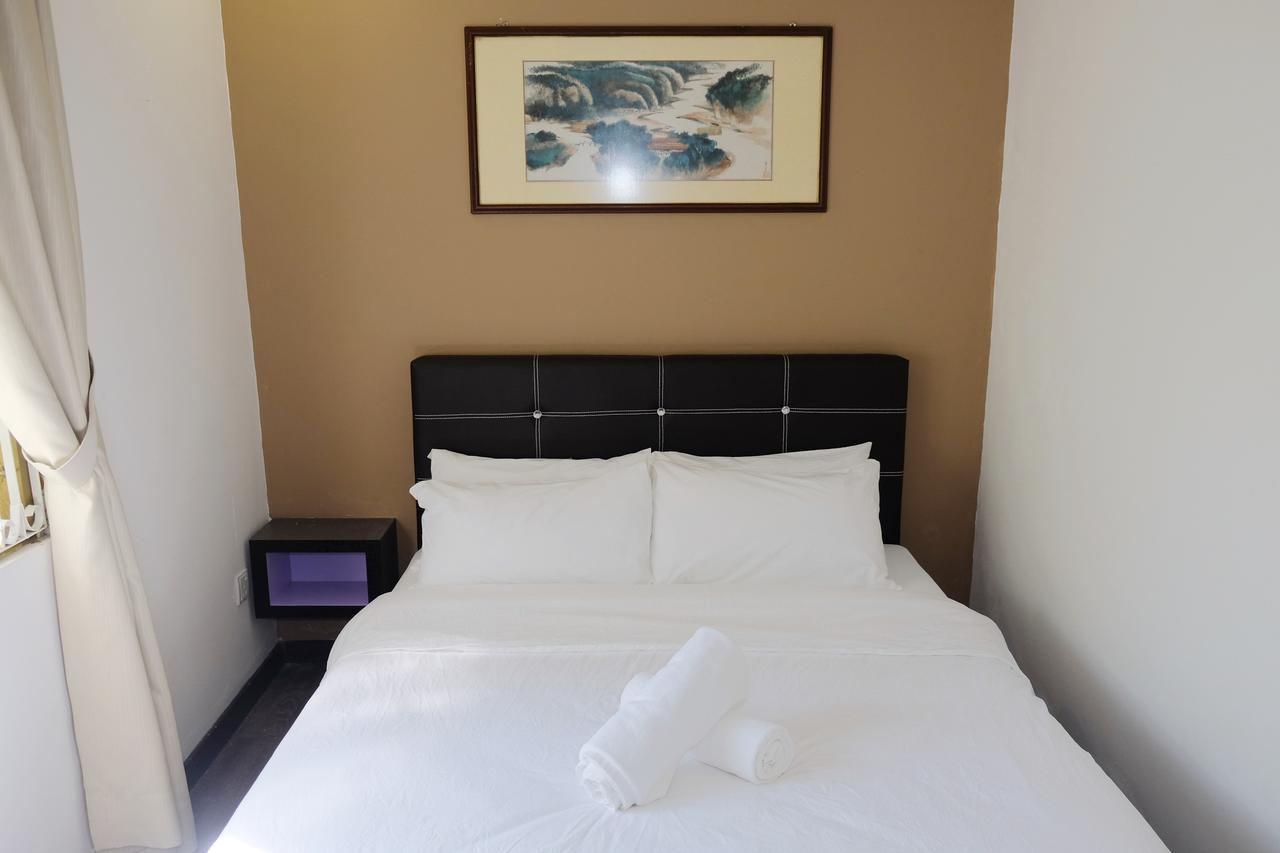 Natol Homestay - London Kuching Buitenkant foto
