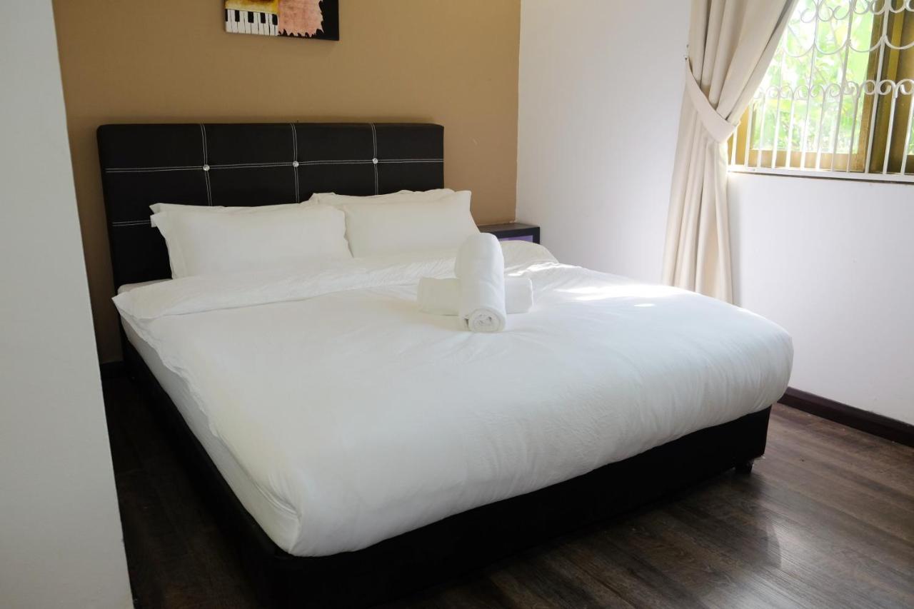 Natol Homestay - London Kuching Buitenkant foto