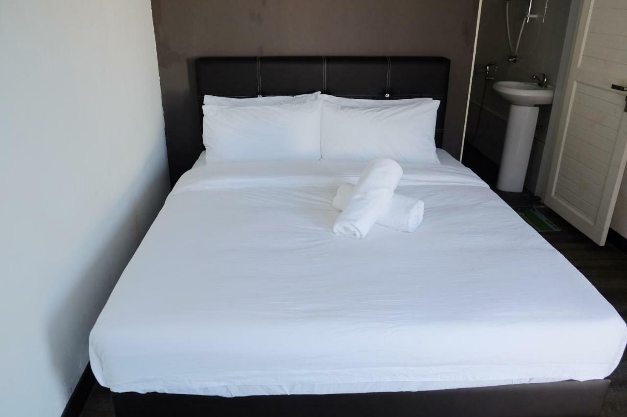 Natol Homestay - London Kuching Buitenkant foto