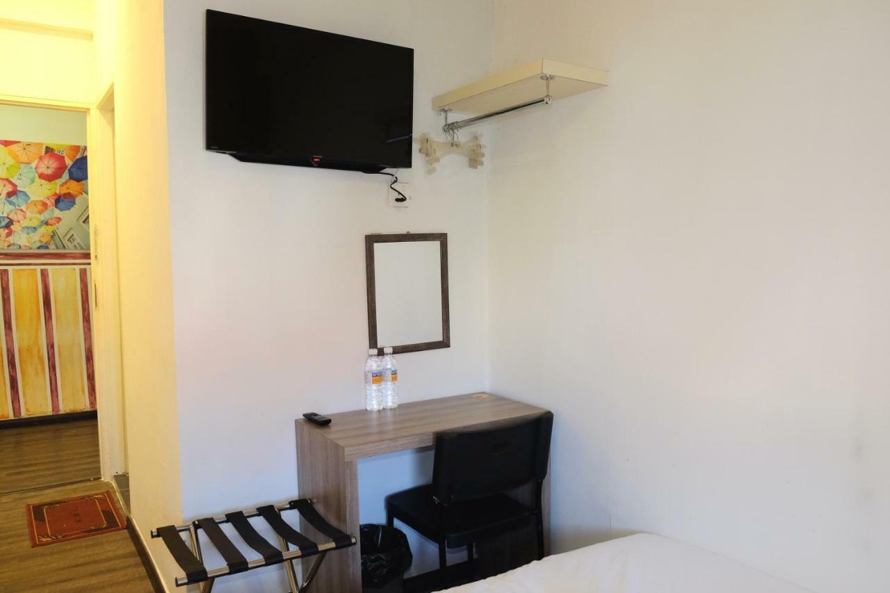 Natol Homestay - London Kuching Buitenkant foto
