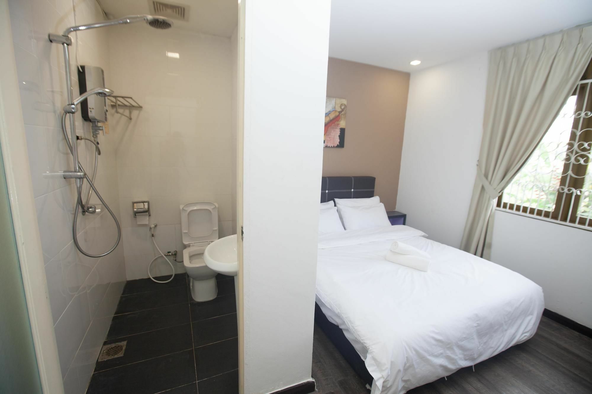 Natol Homestay - London Kuching Buitenkant foto