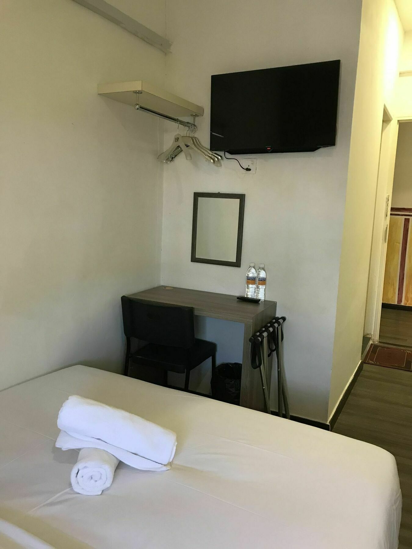 Natol Homestay - London Kuching Buitenkant foto
