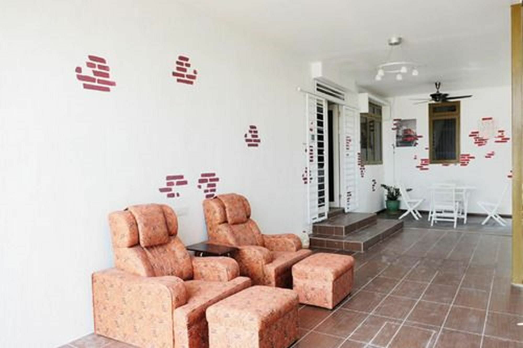 Natol Homestay - London Kuching Buitenkant foto