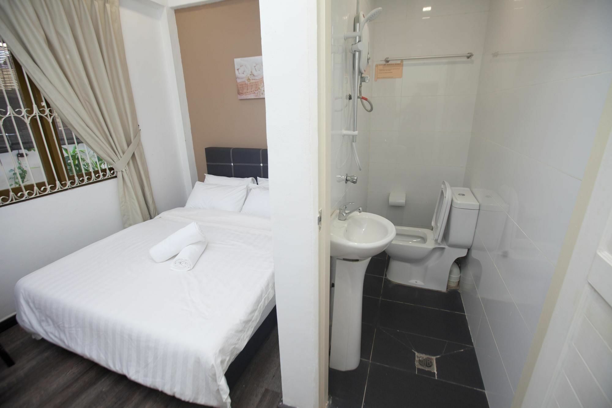 Natol Homestay - London Kuching Buitenkant foto